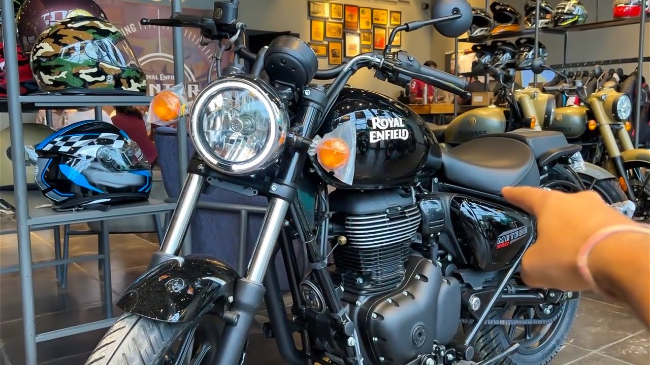 भौकाल बनाने के लिए आज ही खरीदे Royal Enfield Meteor बाइक। माइलेज और फीचर्स भी प्रीमियम मिलेगा, जाने